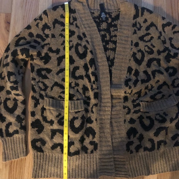 Windsor leopard open cardigan size medium. Very good condition. Never worn. - Picture 7 of 7